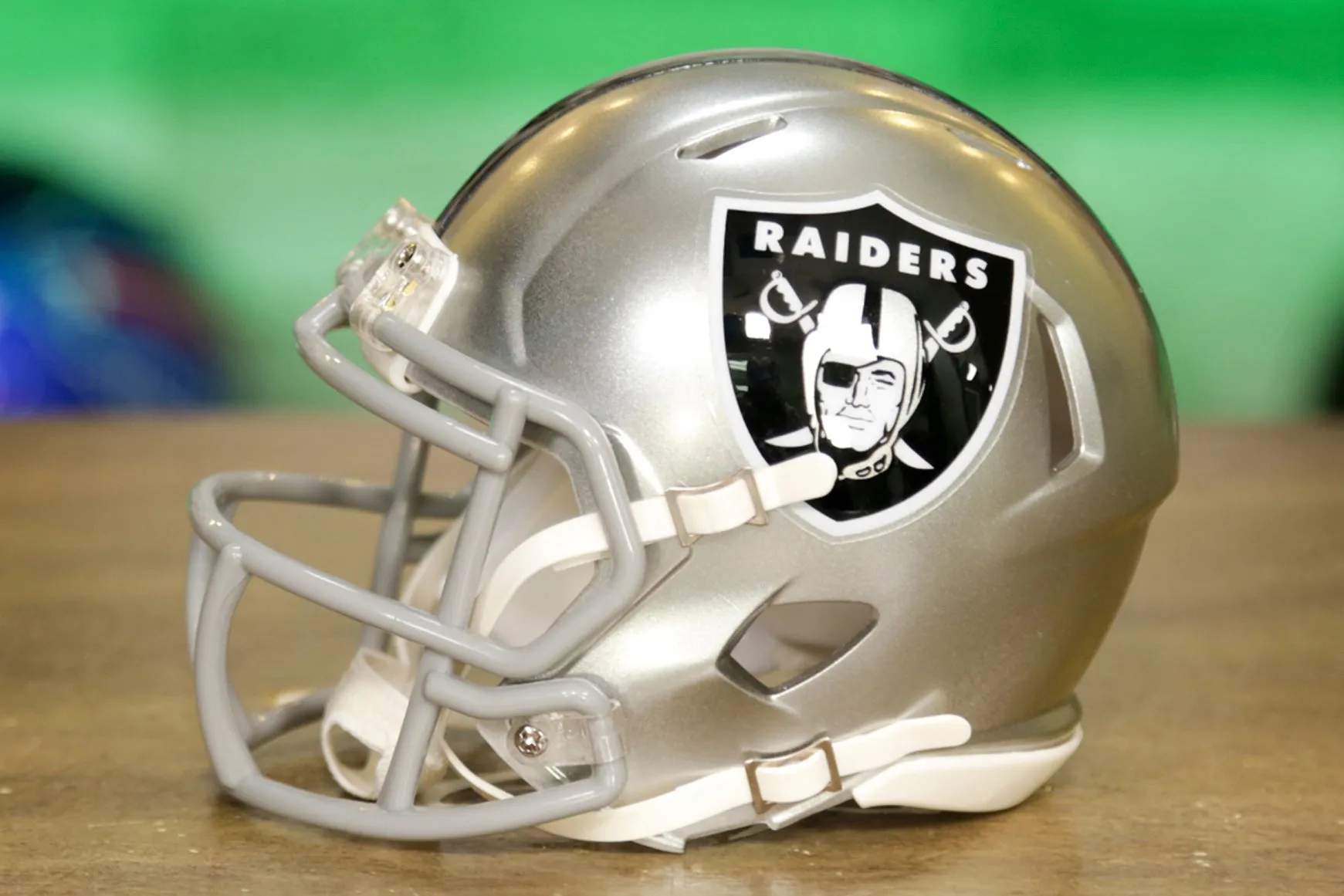 Las Vegas Raiders Riddell Speed Mini Helmet - Flash