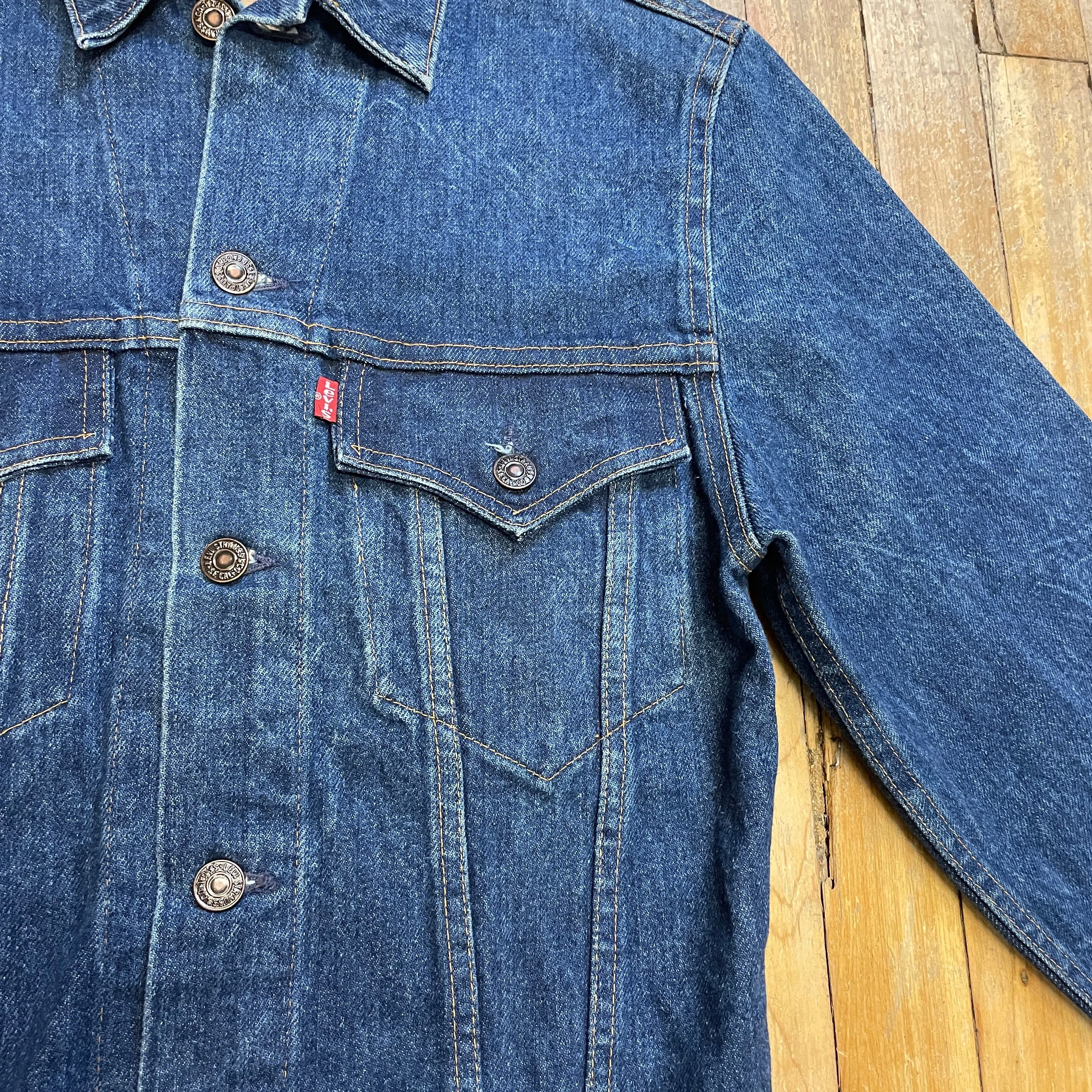 Levi's Deadstock 2 Pocket Red Tab Mid-Wash Made in Canada Vintage Denim Trucker Jacket Size S