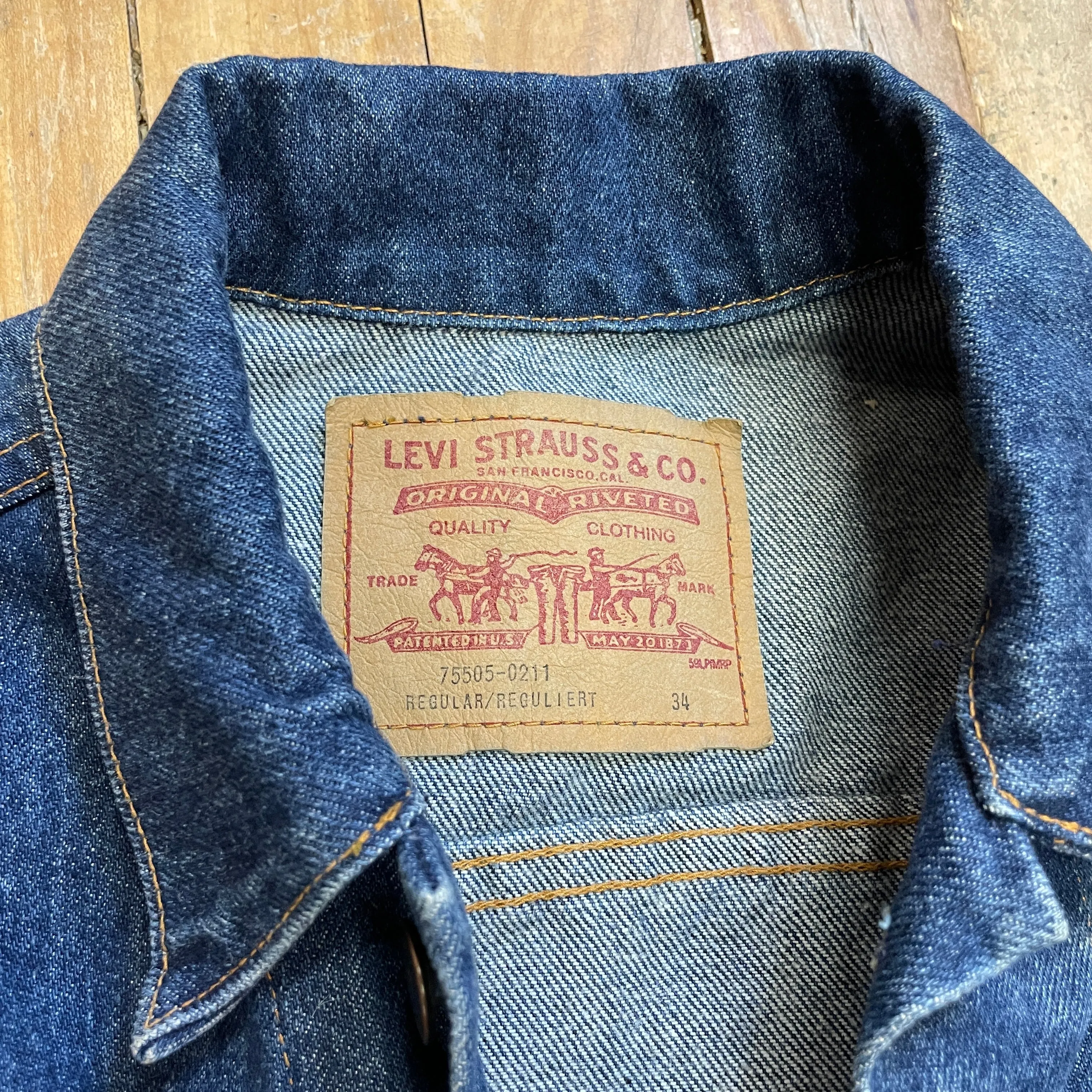 Levi's Deadstock 2 Pocket Red Tab Mid-Wash Made in Canada Vintage Denim Trucker Jacket Size S