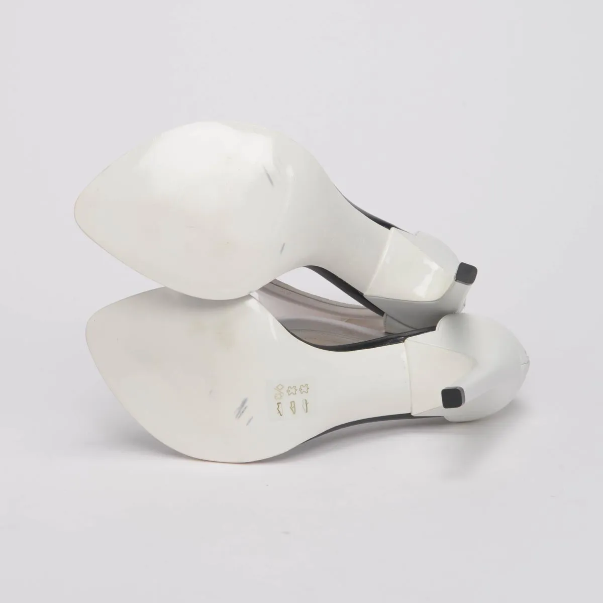 Louis Vuitton White Iconic Sandals 39