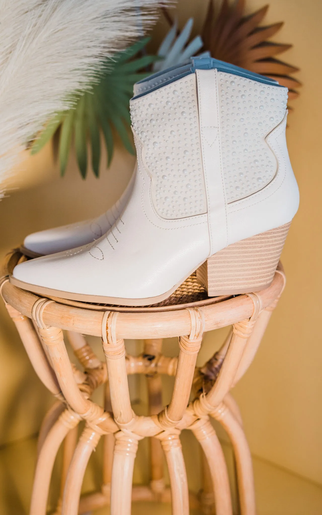 Vaca Pearl Bootie in Cream